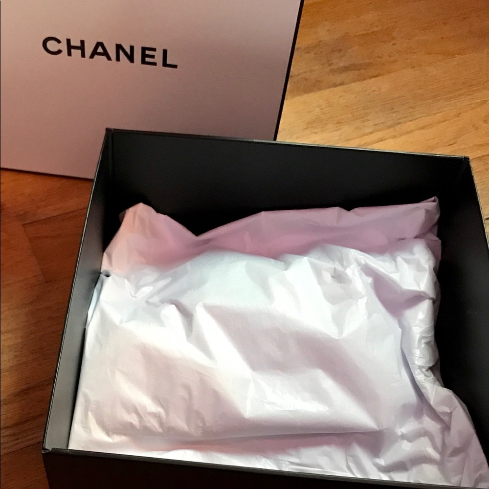 Chanel Empty Gift Box ! Perfect Condition - image 4